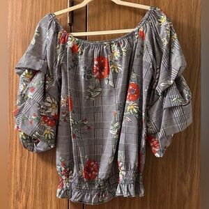 Beautiful On Or Off The Shoulder Blouse Size XL